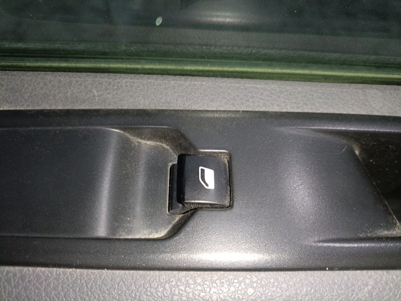 Recambio de mando elevalunas delantero derecho para opel vivaro c furgoneta (k0) 2.0 referencia OEM IAM   