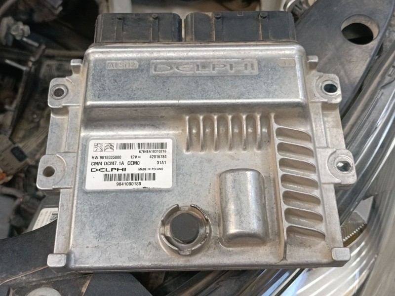 Recambio de centralita motor uce para opel vivaro c furgoneta (k0) 2.0 referencia OEM IAM   