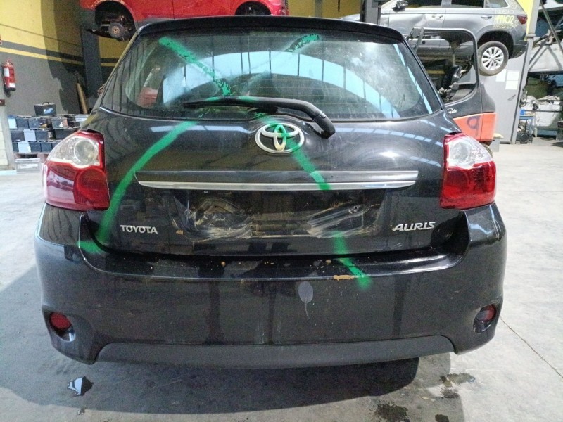 toyota auris (_e15_) del año 2012