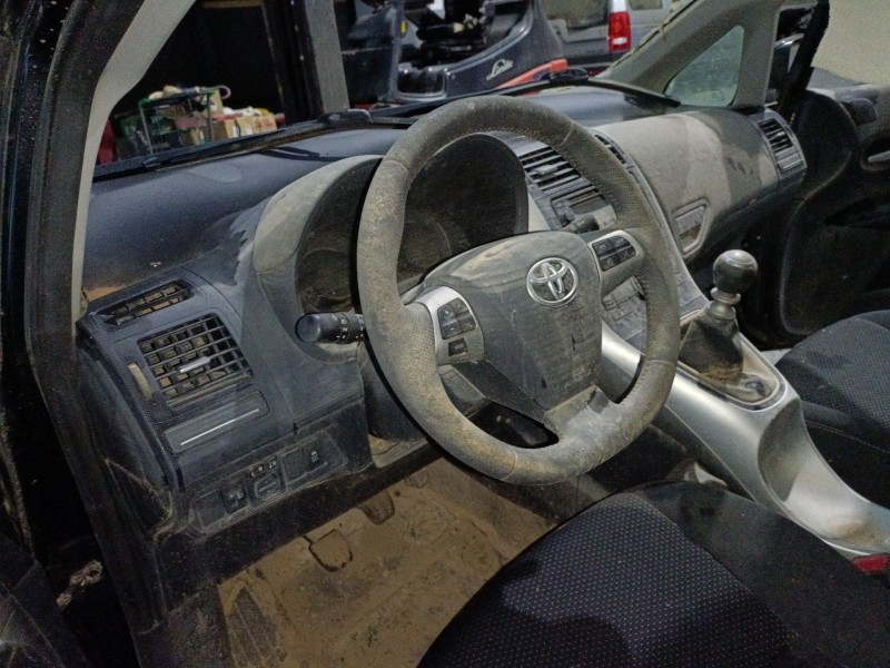 toyota auris (_e15_) del año 2012