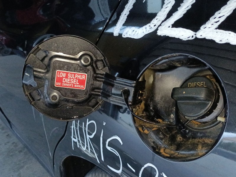Recambio de tapa exterior combustible para toyota auris (_e15_) 1.4 d-4d (nde150_) referencia OEM IAM   