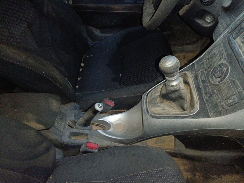 Recambio de consola central para toyota auris (_e15_) 1.4 d-4d (nde150_) referencia OEM IAM   