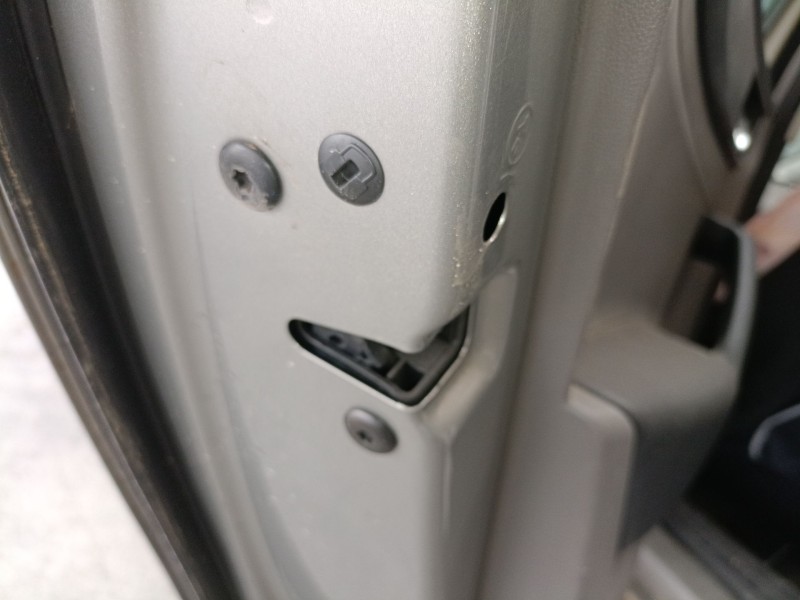 Recambio de cerradura puerta trasera izquierda para seat toledo iv (kg3) 1.6 tdi referencia OEM IAM   