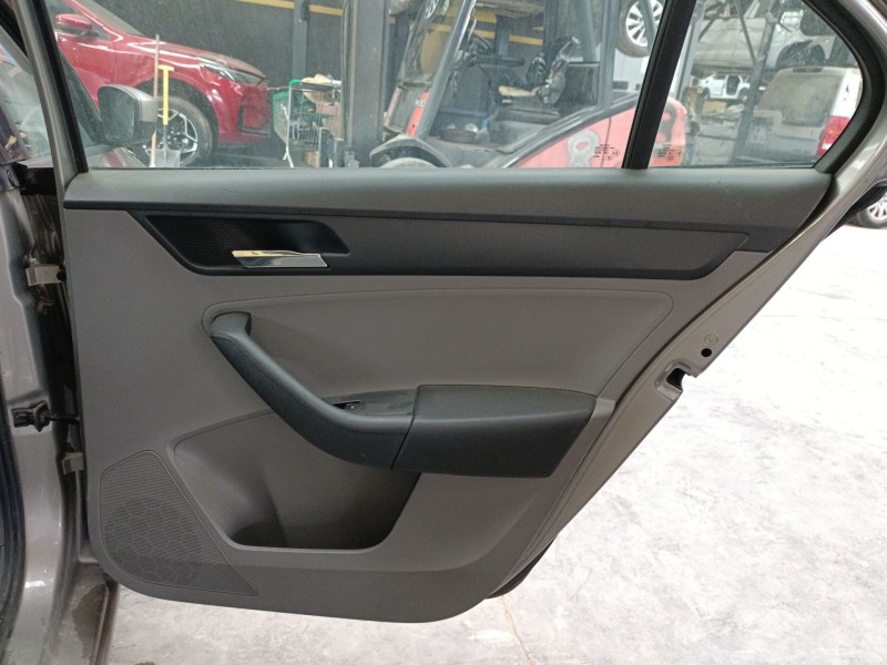 Recambio de guarnecido puerta trasera derecha para seat toledo iv (kg3) 1.6 tdi referencia OEM IAM   