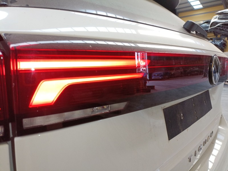 Recambio de piloto trasero central para volkswagen tiguan (ct1) 1.5 etsi referencia OEM IAM   