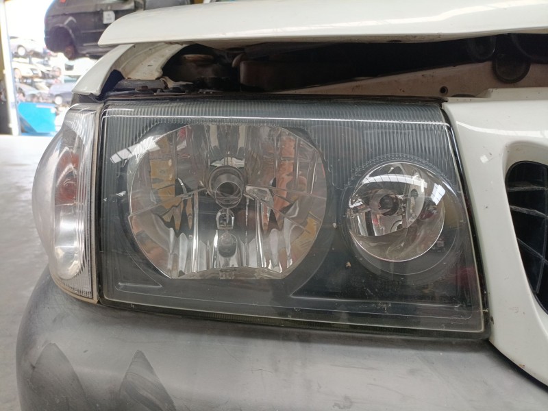 Recambio de faro derecho para nissan terrano ii (r20) 2.7 td 4wd referencia OEM IAM   
