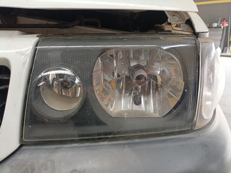 Recambio de faro izquierdo para nissan terrano ii (r20) 2.7 td 4wd referencia OEM IAM   