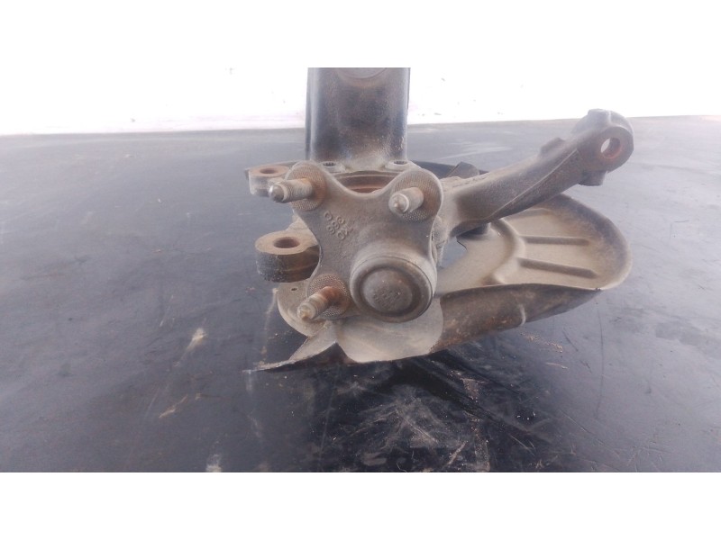 Recambio de mangueta delantera derecha para volkswagen touran (1t2) advance referencia OEM IAM   P1-B5-23