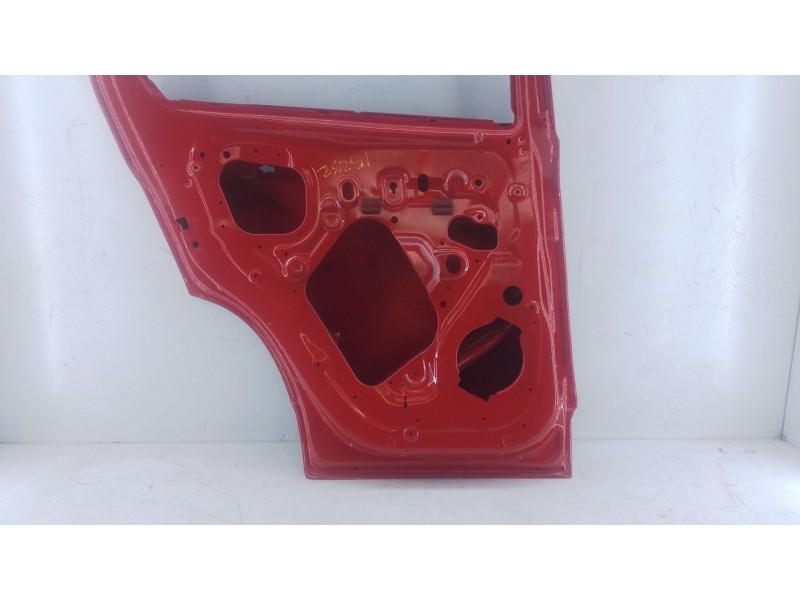 Recambio de puerta trasera izquierda para chevrolet trax 1.7 td referencia OEM IAM   