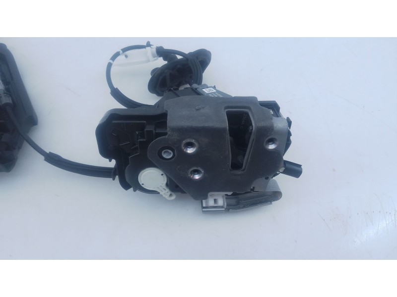 Recambio de cerradura puerta delantera izquierda para ford kuga iii (dfk) 2.5 duratec plug-in-hybrid referencia OEM IAM   