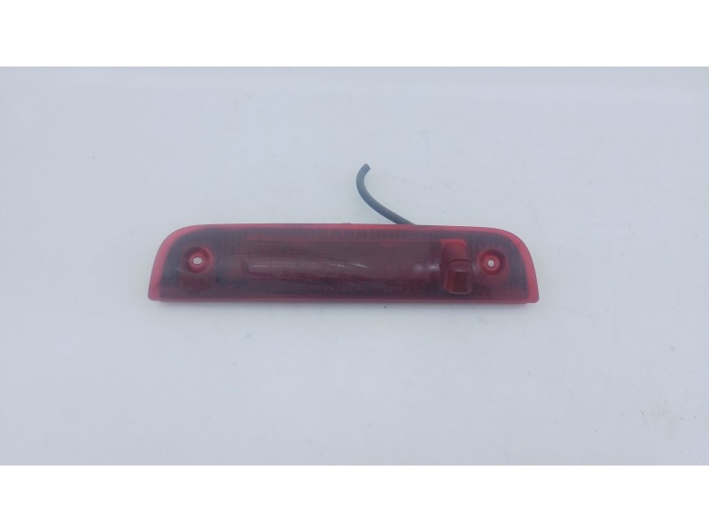 Recambio de luz central de freno para dodge nitro se referencia OEM IAM   