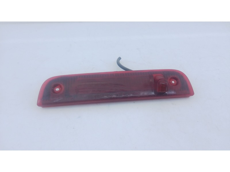 Recambio de luz central de freno para dodge nitro se referencia OEM IAM   