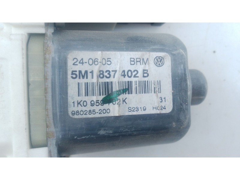 Recambio de motor elevalunas delantero derecho para volkswagen golf plus (5m1) bluemotion edition referencia OEM IAM   