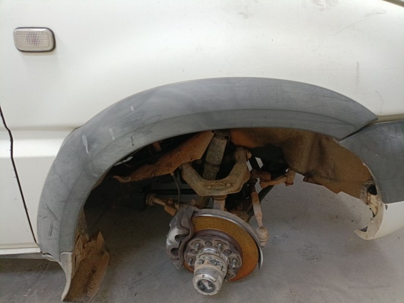 Recambio de aletin delantero derecho para nissan terrano ii (r20) 2.7 td 4wd referencia OEM IAM   