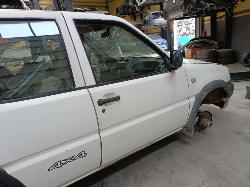 Recambio de puerta delantera derecha para nissan terrano ii (r20) 2.7 td 4wd referencia OEM IAM   