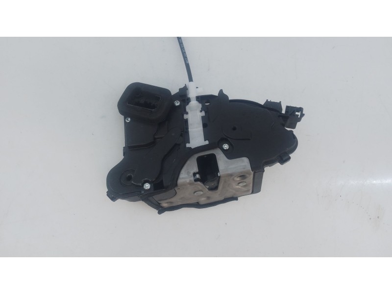 Recambio de cerradura puerta delantera izquierda para skoda octavia iv (nx3, nn3, pv3) 2.0 tdi referencia OEM IAM   