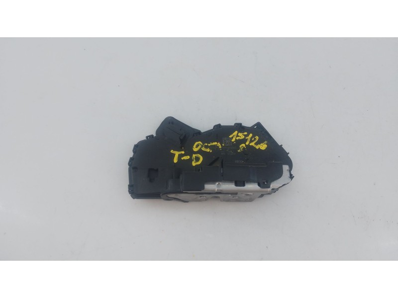 Recambio de cerradura puerta trasera derecha para skoda octavia iv (nx3, nn3, pv3) 2.0 tdi referencia OEM IAM   