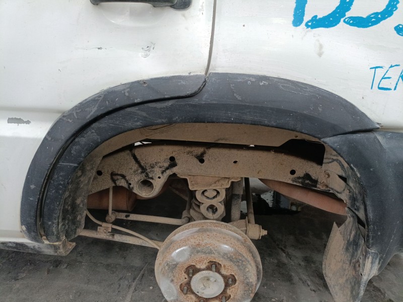 Recambio de aletin trasero izquierdo para nissan terrano ii (r20) 2.7 td 4wd referencia OEM IAM   