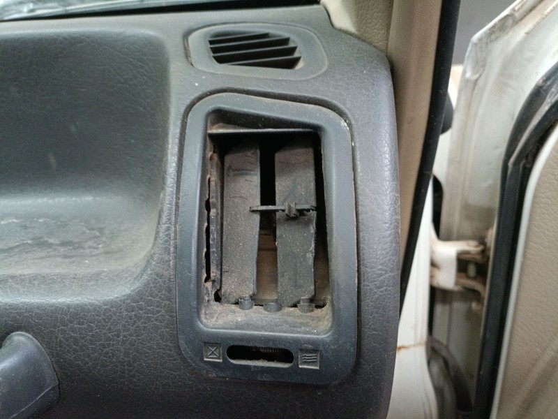 Recambio de salpicadero para nissan terrano ii (r20) 2.7 td 4wd referencia OEM IAM   