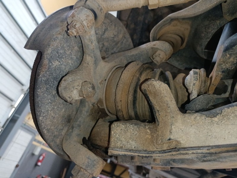 Recambio de mangueta delantera derecha para nissan terrano ii (r20) 2.7 td 4wd referencia OEM IAM   