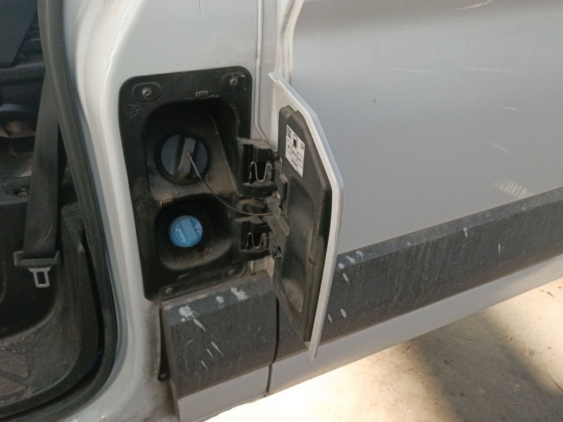 Recambio de tapa exterior combustible para renault master blue dci 150 referencia OEM IAM   