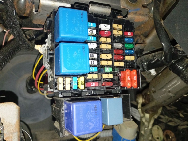 Recambio de caja reles / fusibles para renault trafic iii furgoneta (fg_) 1.6 dci 95 (fgmj, fgmr) referencia OEM IAM   