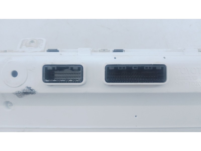 Recambio de cuadro instrumentos para toyota hilux viii pick-up (_n1_) 2.4 d 4wd (gun125_) referencia OEM IAM 83800FF630A  
