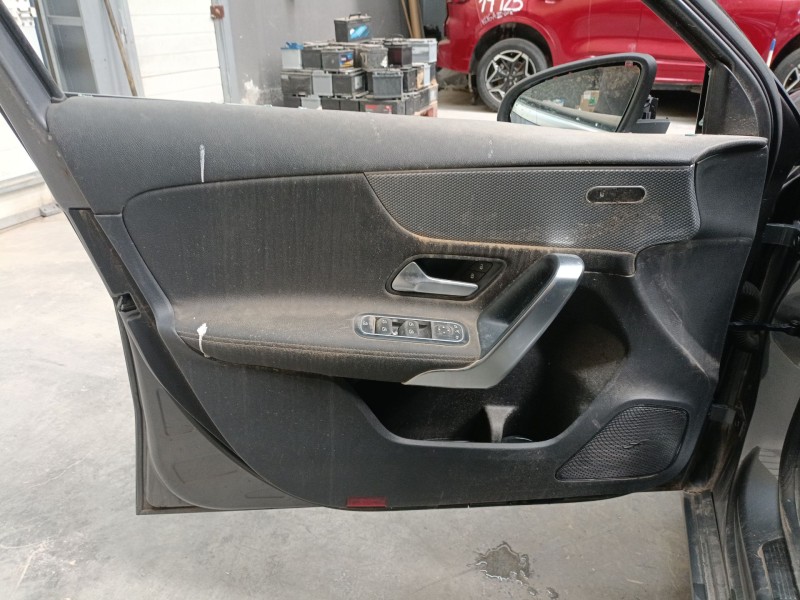 Recambio de guarnecido puerta delantera izquierda para mercedes-benz clase a (w177) a 180 d (177.003) referencia OEM IAM   