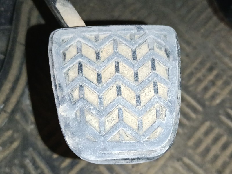 Recambio de pedal embrague para toyota hilux vii pick-up (_n1_, _n2_, _n3_) 2.5 d-4d 4wd (kun25) referencia OEM IAM   