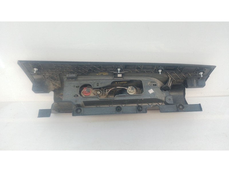 Recambio de piloto trasero derecho para renault trafic iii autobús (jg_) 2.0 dci 150 (jgmu) referencia OEM IAM   
