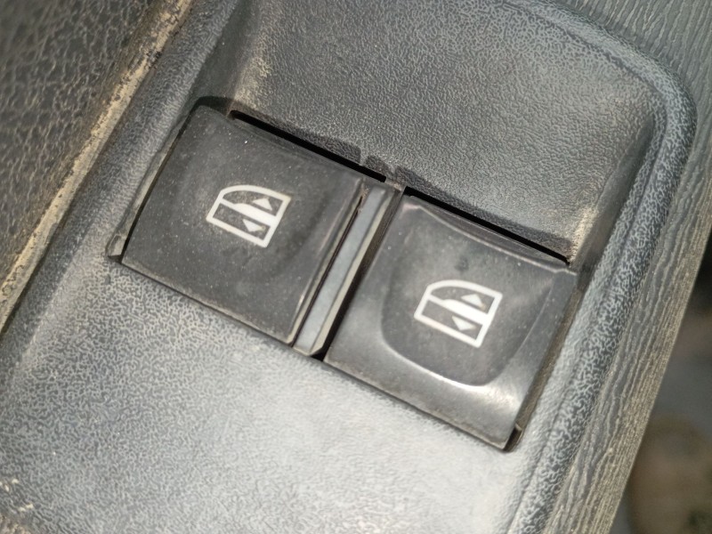 Recambio de mando elevalunas delantero izquierdo para dacia dokker monospace (ke_) 1.5 blue dci 95 (kejl) referencia OEM IAM   