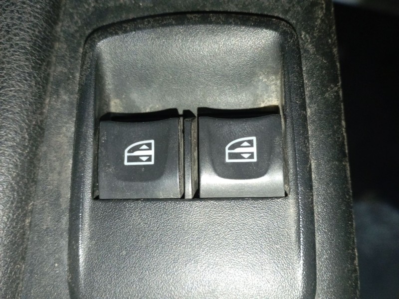 Recambio de mando elevalunas delantero izquierdo para renault trafic iii furgoneta (fg_) 1.6 dci 95 (fgmj, fgmr) referencia OEM 