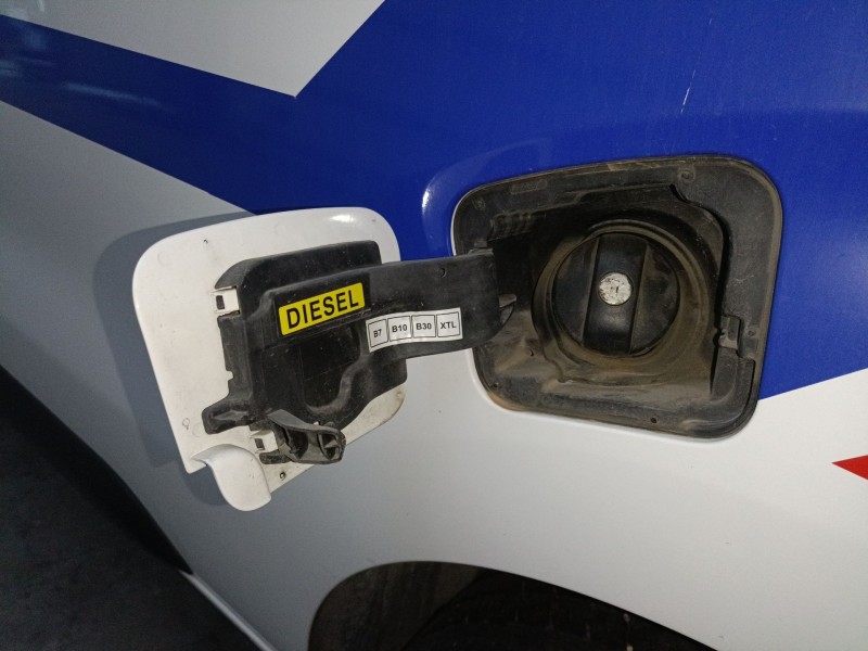 Recambio de tapa exterior combustible para opel vivaro c furgoneta (k0) 2.0 referencia OEM IAM   