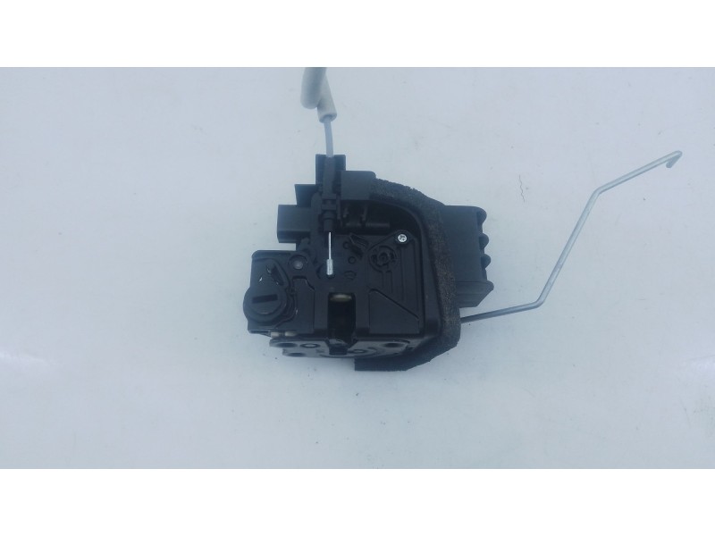 Recambio de cerradura puerta trasera derecha para hyundai inster referencia OEM IAM   