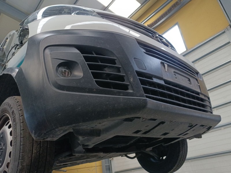 Recambio de paragolpes delantero para opel vivaro c furgoneta (k0) 2.0 referencia OEM IAM   