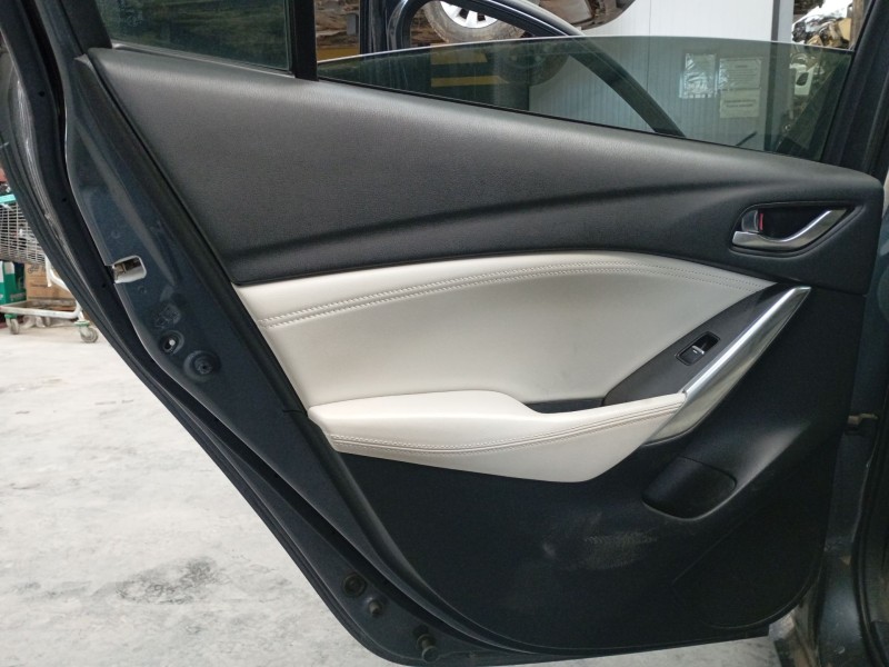 Recambio de guarnecido puerta trasera izquierda para mazda 6 sedán (gj, gl) 2.2 d (gj2fp) referencia OEM IAM   