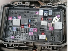 CAJA RELES / FUSIBLES 