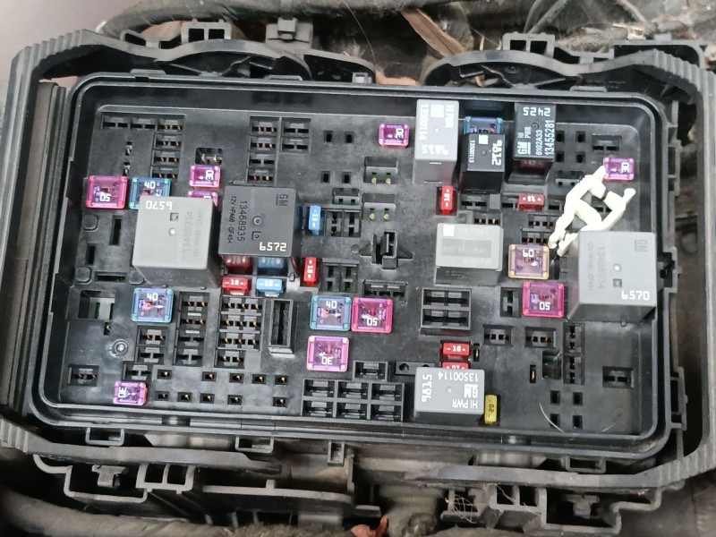 Recambio de caja reles / fusibles para opel insignia b grand sport (z18) 1.6 cdti (68) referencia OEM IAM   