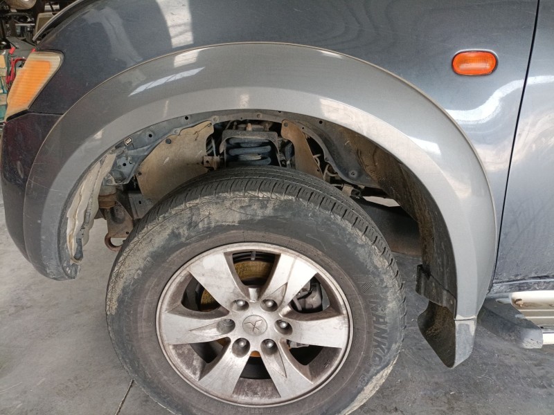 Recambio de aletin delantero izquierdo para mitsubishi l200 / triton (ka_t, kb_t) 2.5 di-d 4wd (kb4t) referencia OEM IAM   