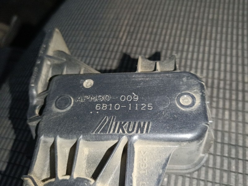 Recambio de pedal acelerador para mitsubishi l200 / triton (ka_t, kb_t) 2.5 di-d 4wd (kb4t) referencia OEM IAM APM30009 68101125