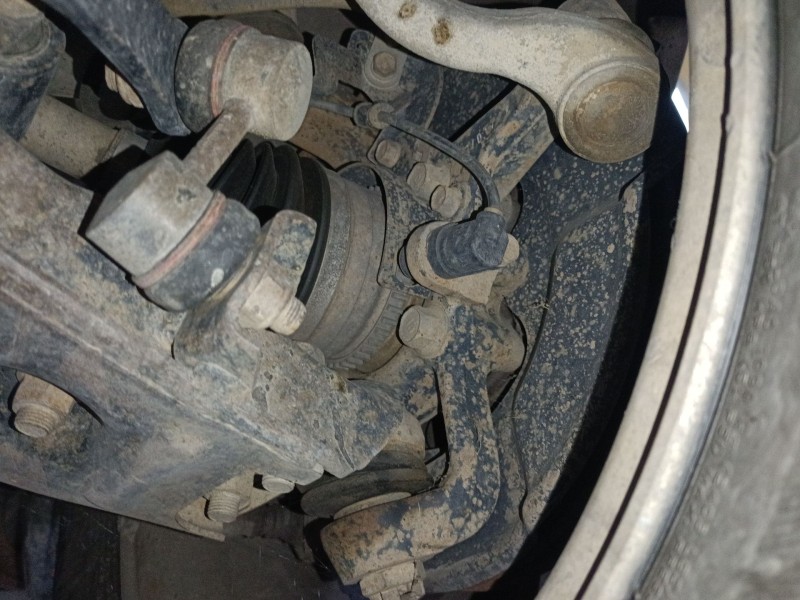 Recambio de mangueta delantera izquierda para mitsubishi l200 / triton (ka_t, kb_t) 2.5 di-d 4wd (kb4t) referencia OEM IAM   