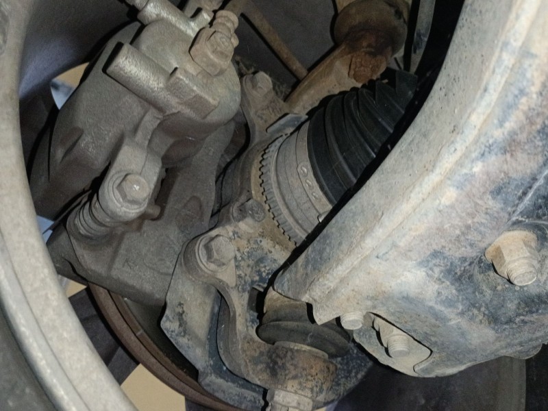 Recambio de mangueta delantera izquierda para mitsubishi l200 / triton (ka_t, kb_t) 2.5 di-d 4wd (kb4t) referencia OEM IAM   