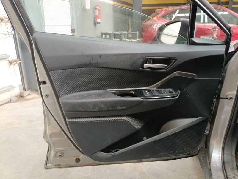 Recambio de guarnecido puerta delantera izquierda para toyota c-hr (_x1_) 1.8 hybrid (zyx10_, zyx11_) referencia OEM IAM   
