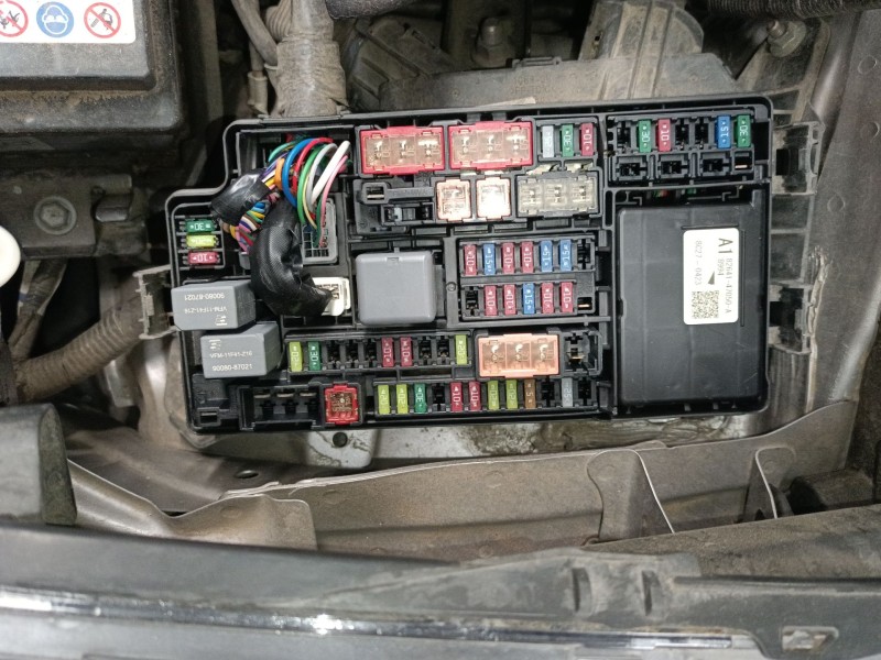 Recambio de caja reles / fusibles para toyota c-hr (_x1_) 1.8 hybrid (zyx10_, zyx11_) referencia OEM IAM 8264147050A 8C270423 