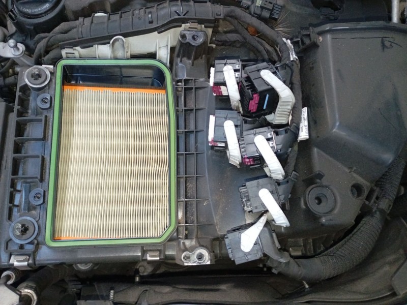 Recambio de filtro aire para mercedes-benz clase e t-model (s213) e 300 de 4-matic (213.211) referencia OEM IAM   