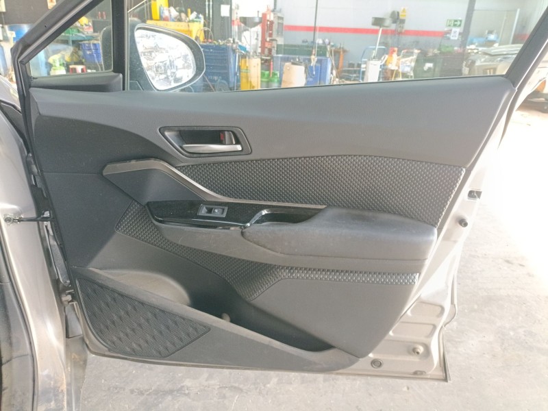 Recambio de guarnecido puerta delantera derecha para toyota c-hr (_x1_) 1.8 hybrid (zyx10_, zyx11_) referencia OEM IAM   
