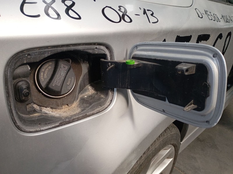 Recambio de tapa exterior combustible para bmw 1 descapotable (e88) 118 d referencia OEM IAM   