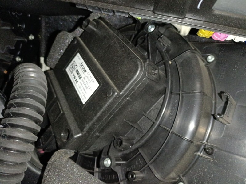 Recambio de ventilador calefaccion para audi a4 b9 (8w2, 8wc) 2.0 tdi referencia OEM IAM 4M1820021A  