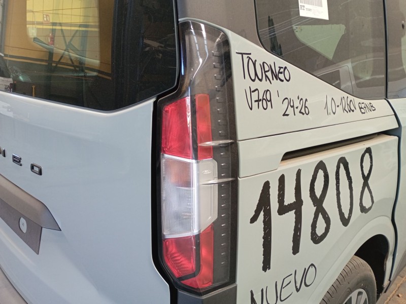Recambio de piloto trasero derecho para ford tourneo combi v769 referencia OEM IAM   