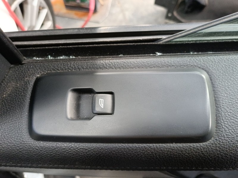Recambio de mando elevalunas delantero derecho para land rover range rover sport i (l320) 3.0 d 4x4 referencia OEM IAM   